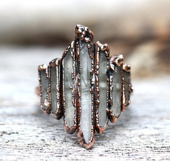 Irregular Rock Edging Vintage Ring Dripping Oil