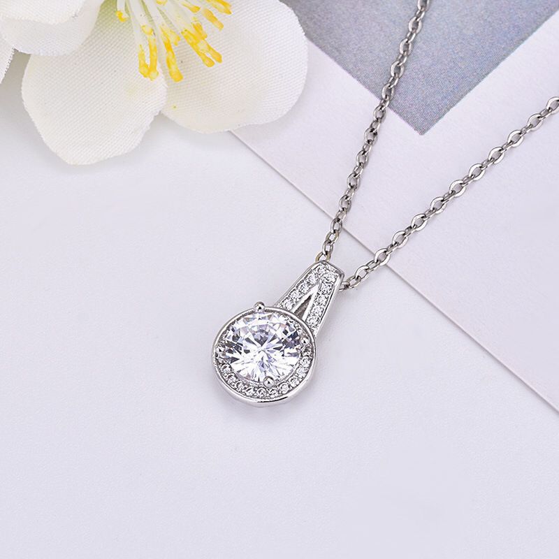 Imitation Moissan Diamond Fashion Round Diamond Pendant Clavicle Female Necklace