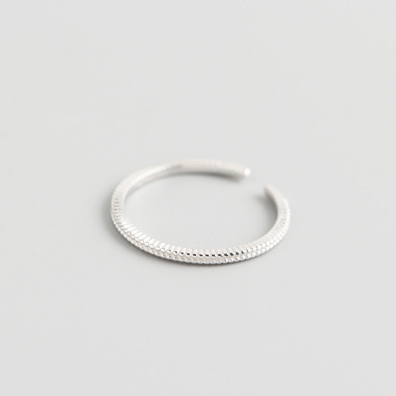 Mobius Minimalist Thin Tail Ring