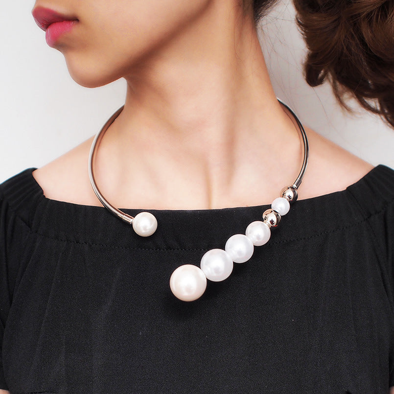 Metal Torque Pearl Necklace