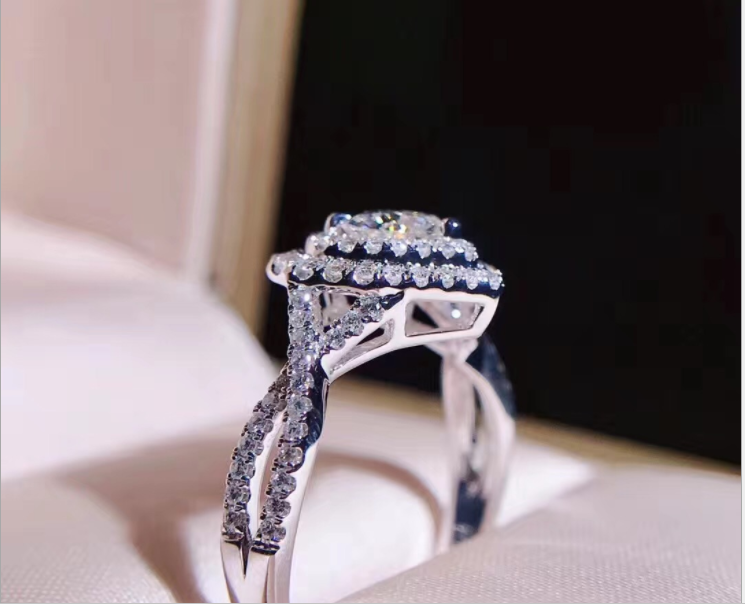 Luxury Micro Inlaid heart-shaped simulation diamond ring