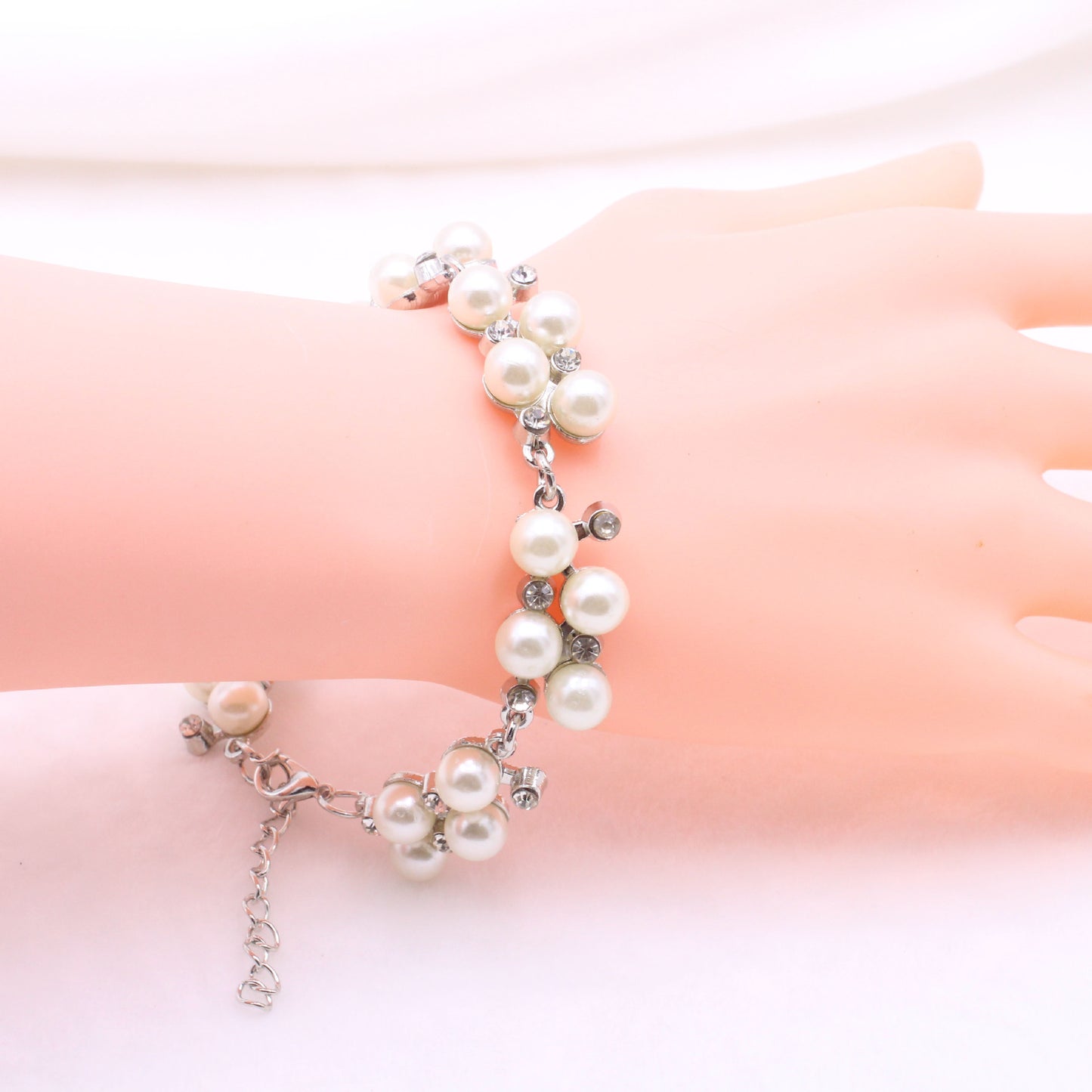 Pearl and diamond bracelet