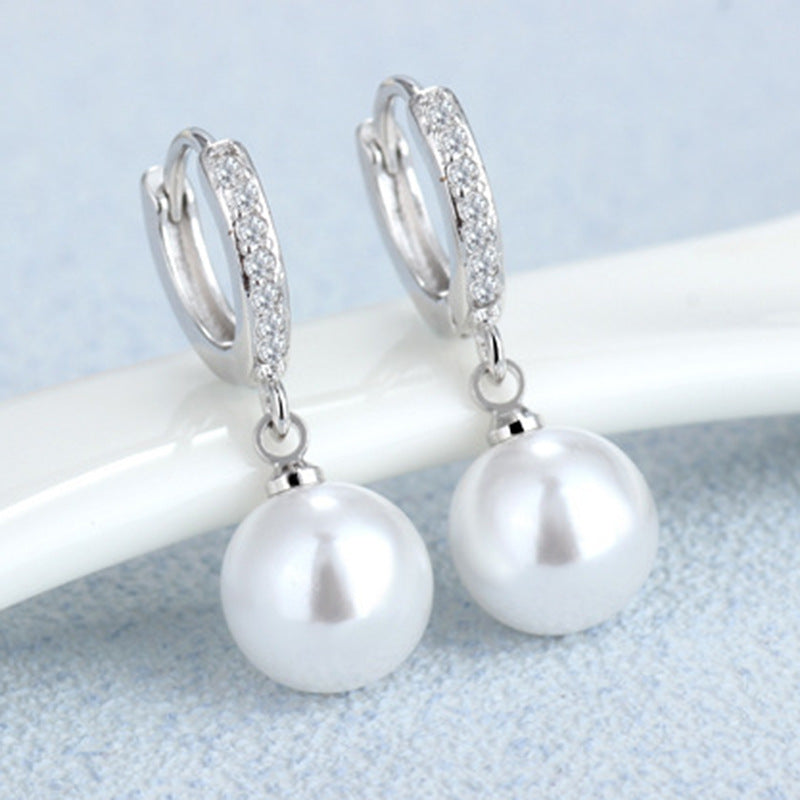 Fashion pearl earrings