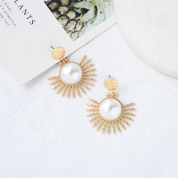 Round pearl earrings