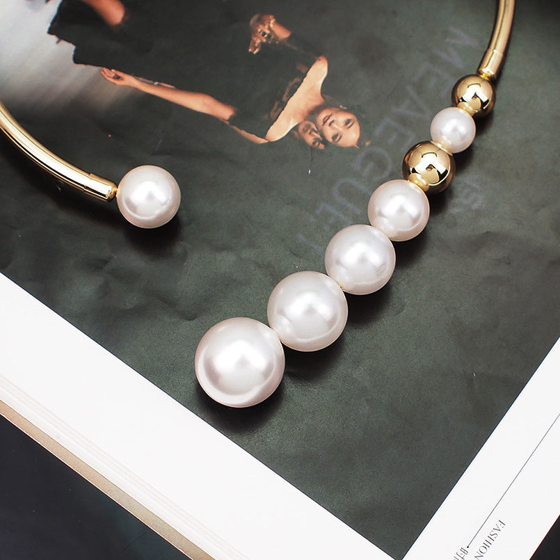 Metal Torque Pearl Necklace