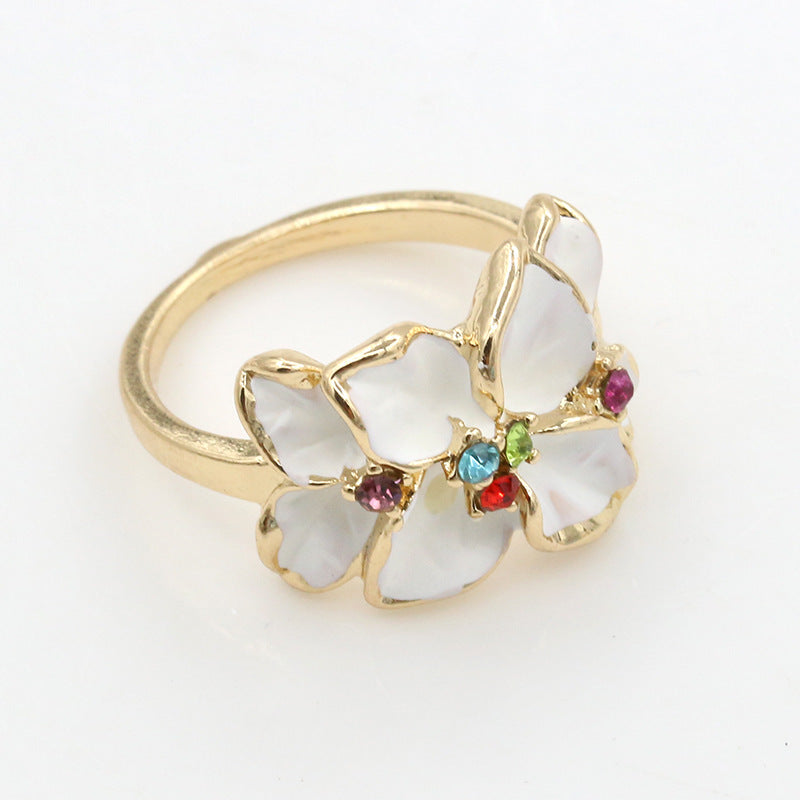 Gardenia crystal oil ring