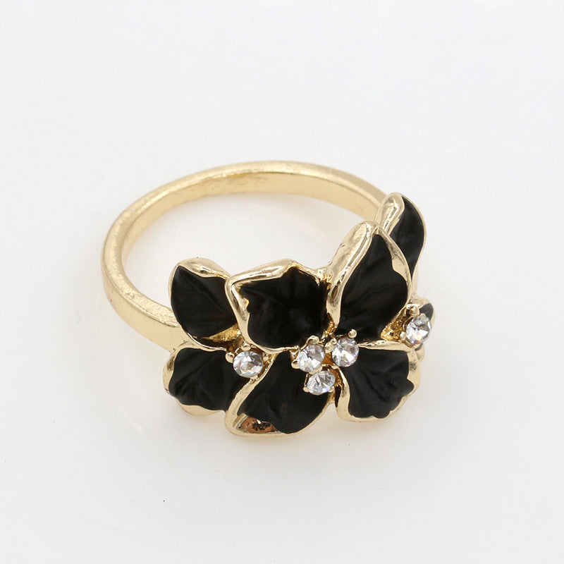 Gardenia crystal oil ring