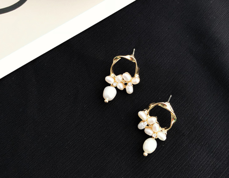 Natural pearl earrings