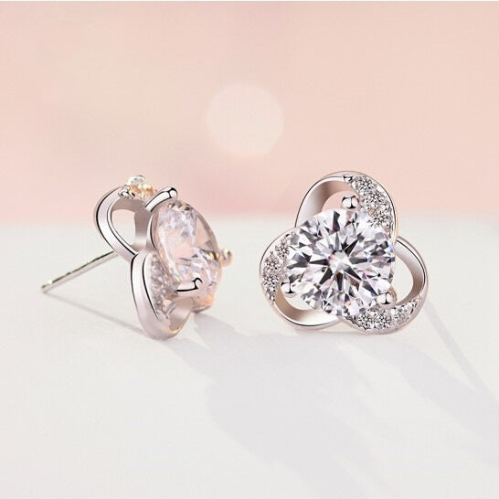 Lovely flowers diamond earrings