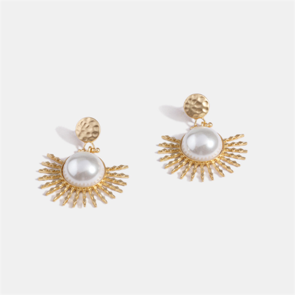 Round pearl earrings