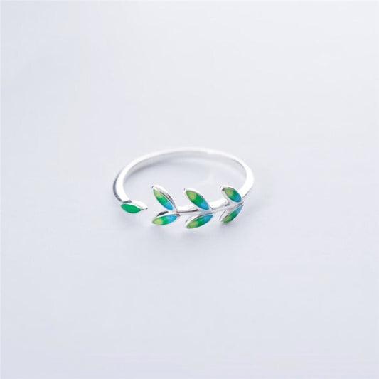 Simple green leaf ring