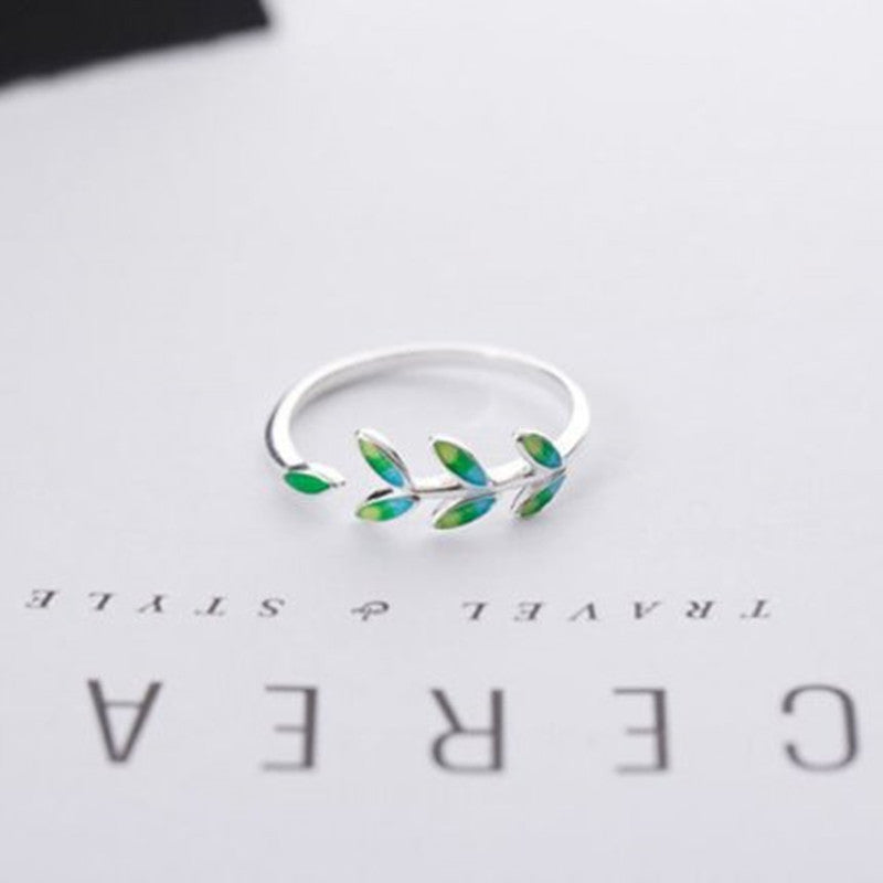 Simple green leaf ring