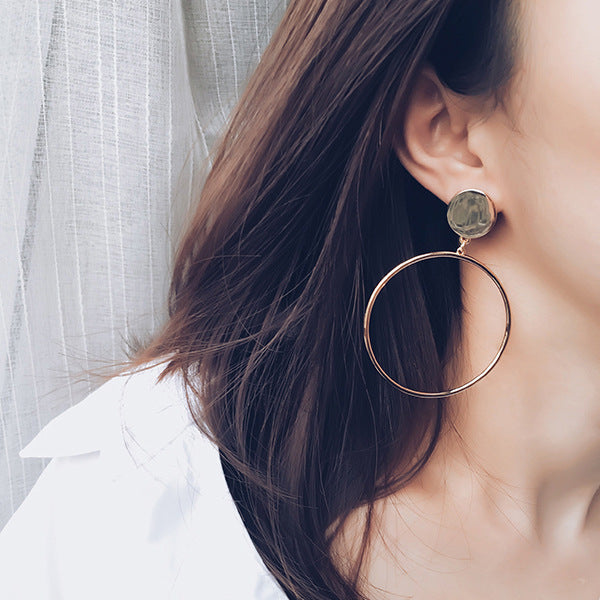 Simple hoop earrings fashion