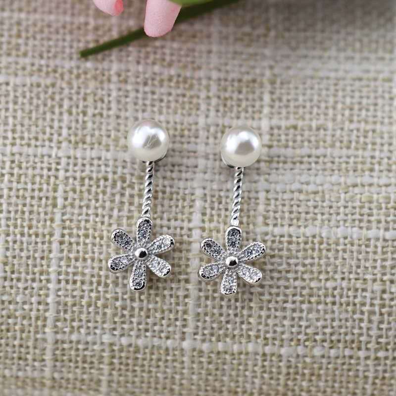 Flower pearl earrings