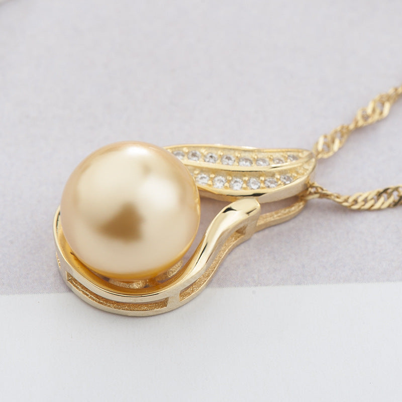 Silver pearl necklace