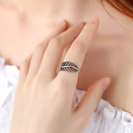 Creative small leaf ring