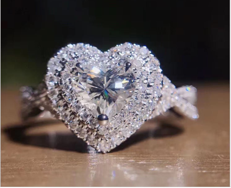 Luxury Micro Inlaid heart-shaped simulation diamond ring