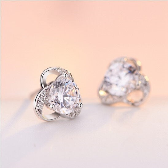 Lovely flowers diamond earrings