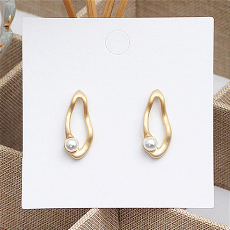 Irregular pearl earrings