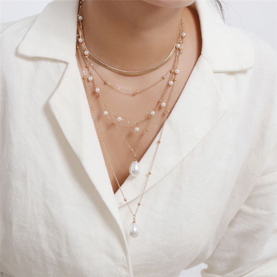 Multilayer pearl necklace