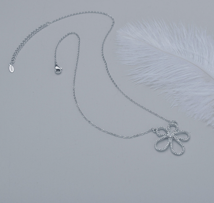 Exquisite Diamond Flower Pendant Necklace