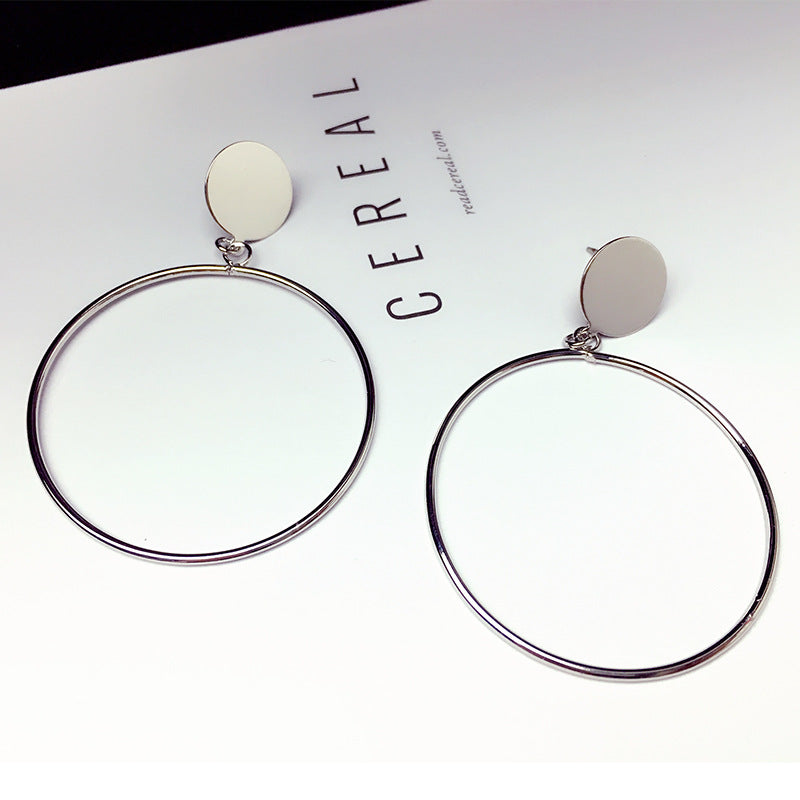 Simple hoop earrings fashion