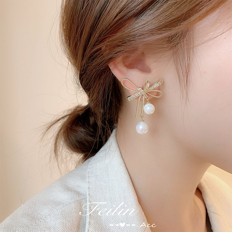 Bow Pearl Stud Earrings