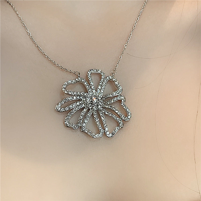 Exaggerated Glitter Diamond Flower Necklace