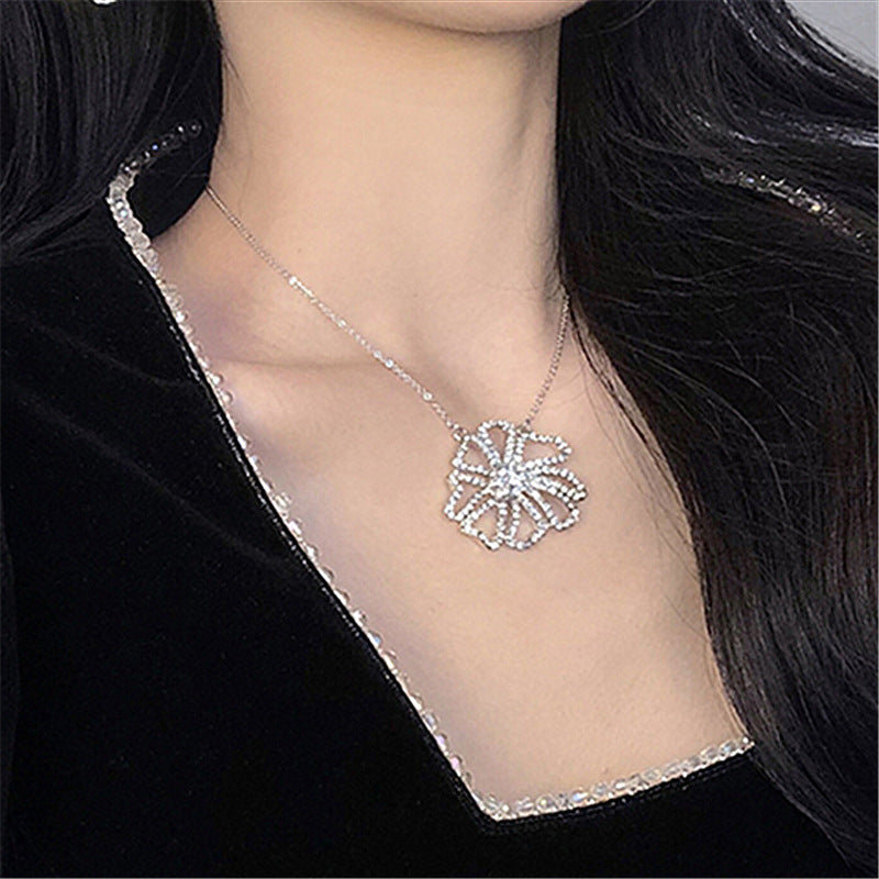 Exaggerated Glitter Diamond Flower Necklace