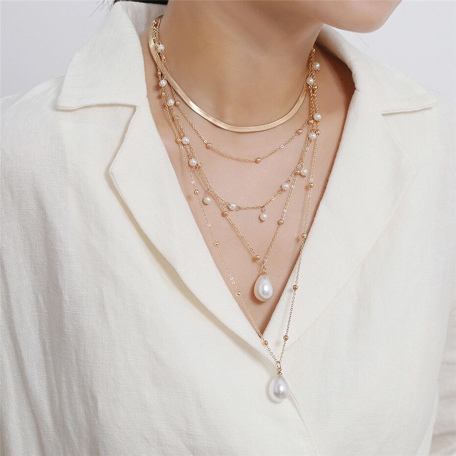 Multilayer pearl necklace