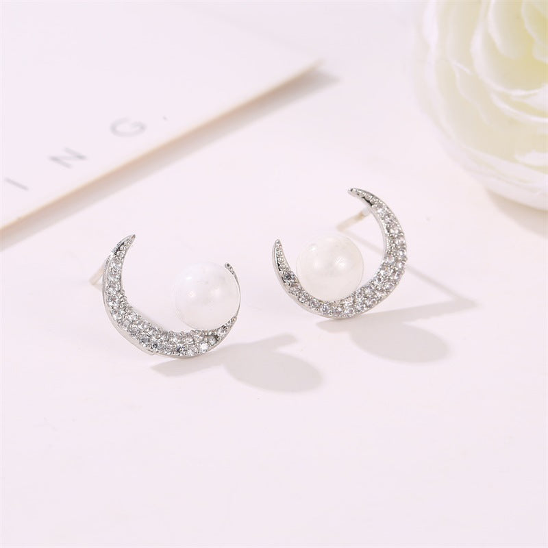 Moon pearl stud earrings