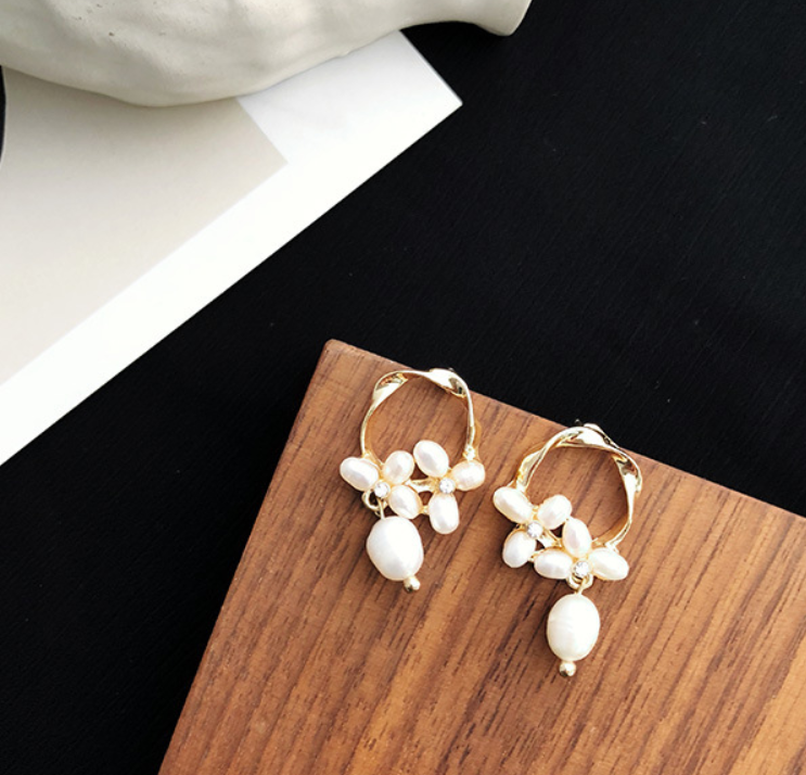 Natural pearl earrings