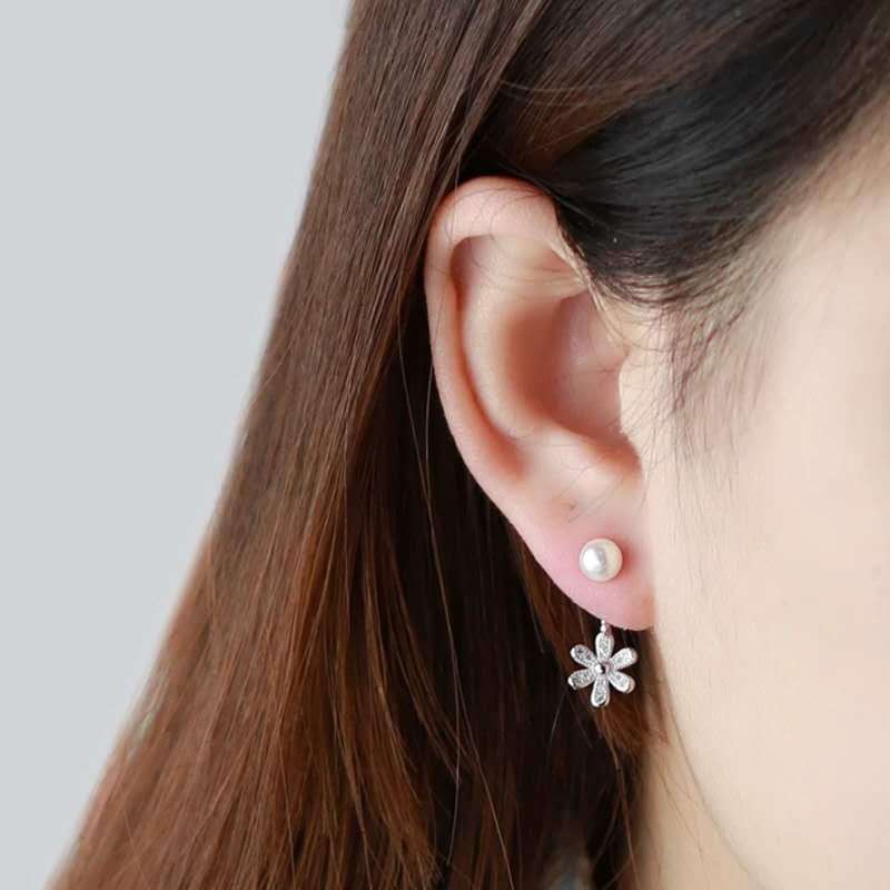 Flower pearl earrings