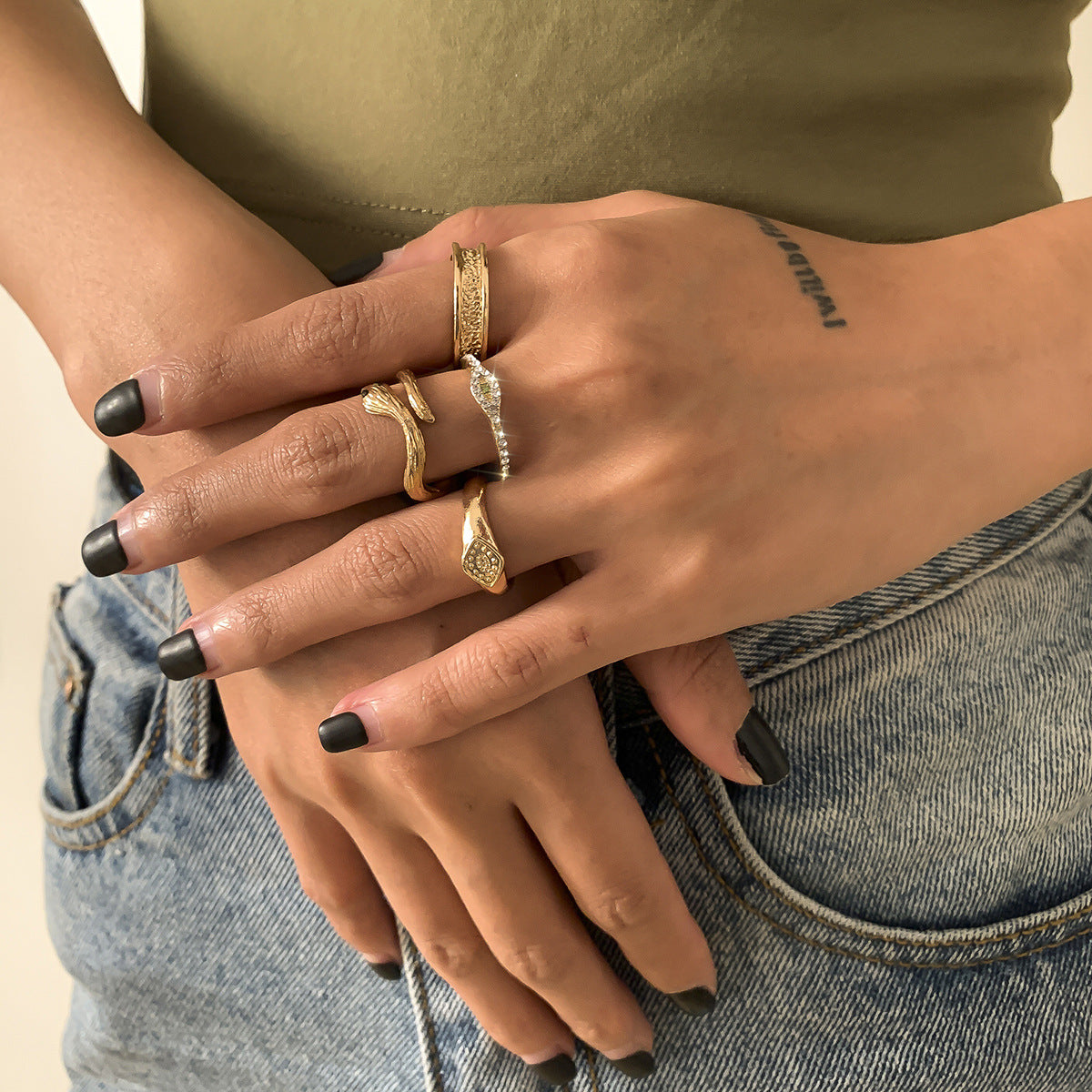 Simple Snake-shaped Multi-element Ring Set