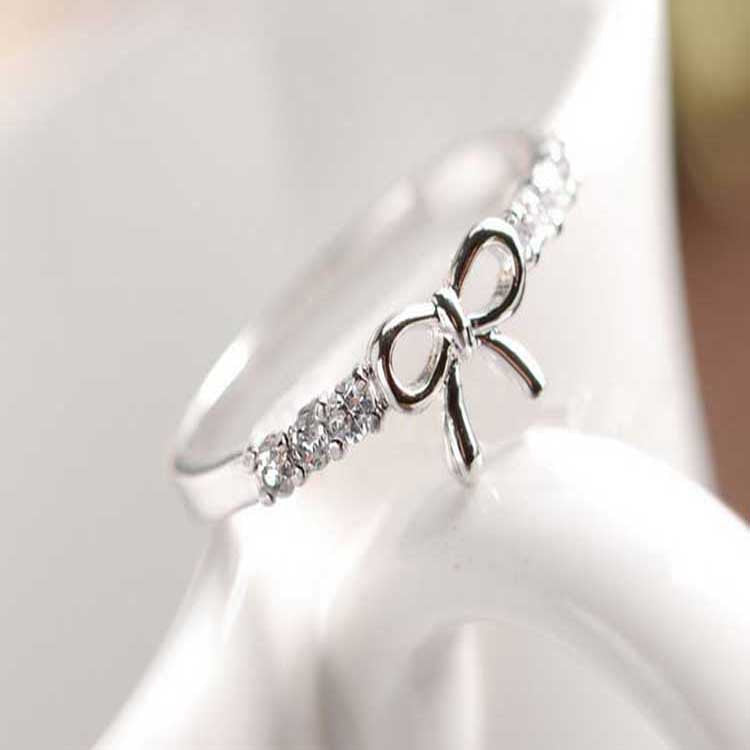 Simple Diamond Bow Ring Ring