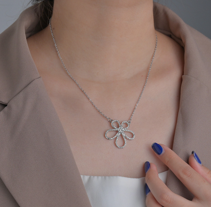 Exquisite Diamond Flower Pendant Necklace