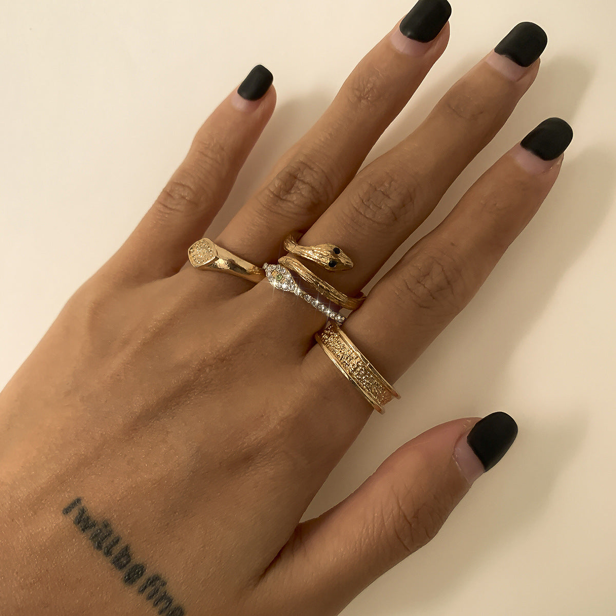 Simple Snake-shaped Multi-element Ring Set